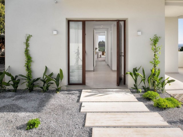 5 Bedrooms Villa in Elviria