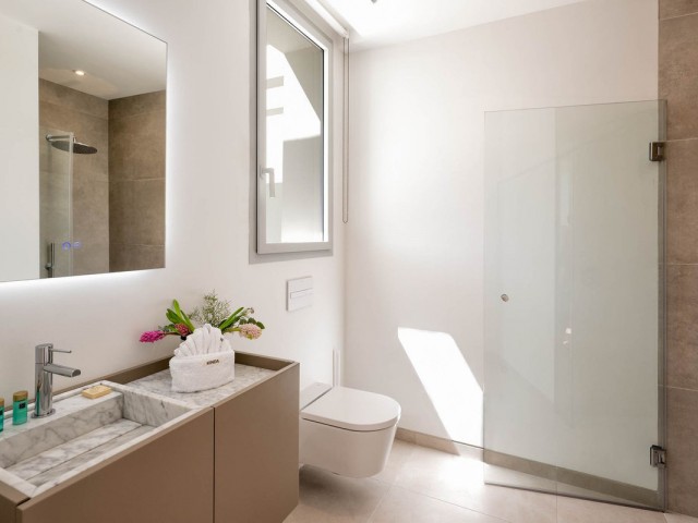 5 Bedrooms Villa in Elviria