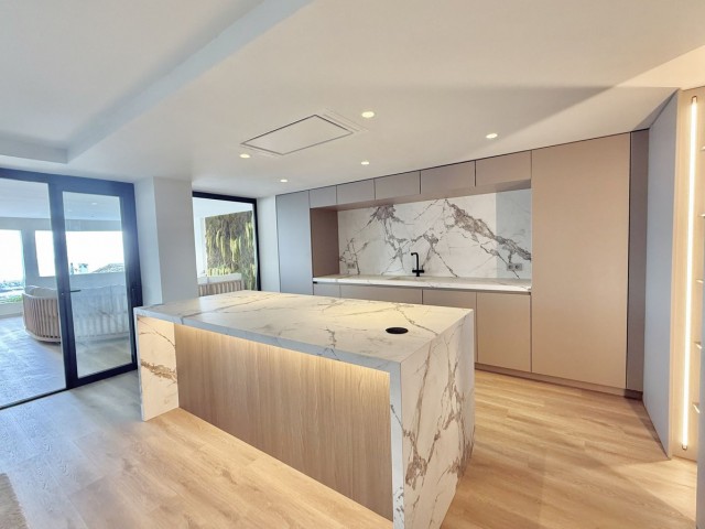 5 Bedrooms Apartment in Puerto Banús