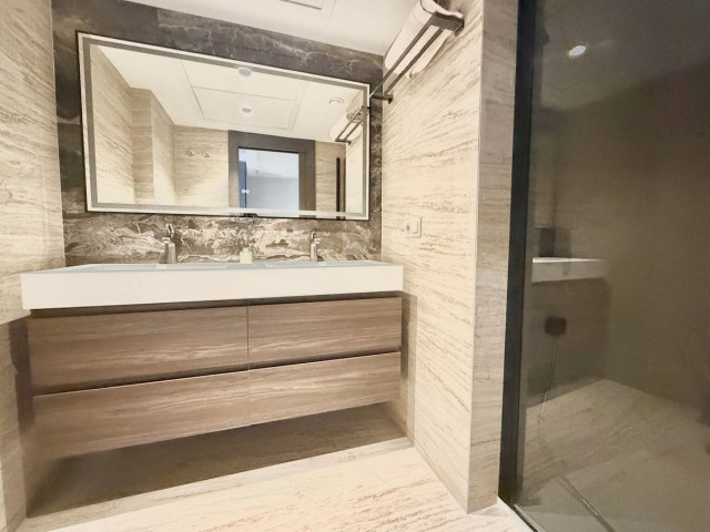 5 Bedrooms Apartment in Puerto Banús