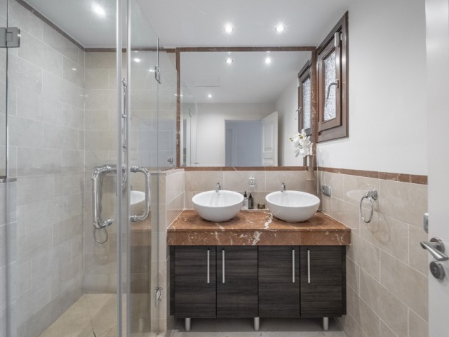 Villa avec 6 Chambres  à El Madroñal