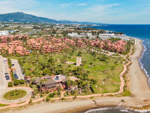4 Bedrooms Apartment in Estepona