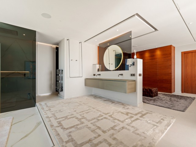 9 Bedrooms Villa in Benahavís