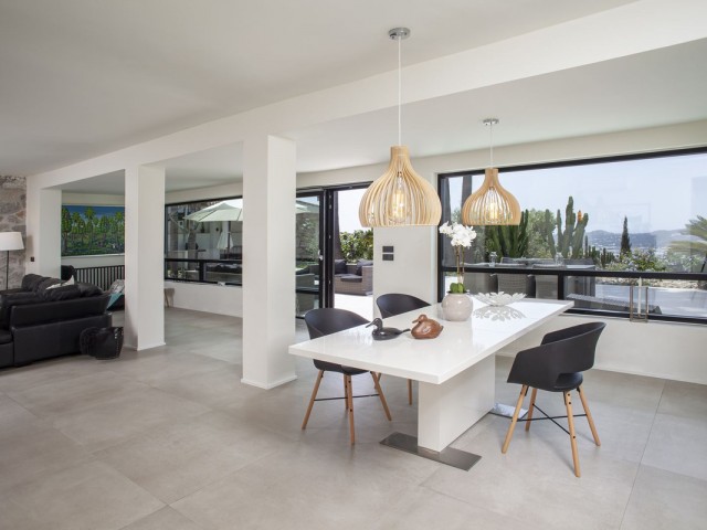 4 Bedrooms Villa in Sierrezuela