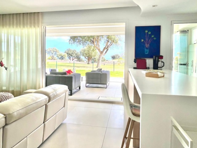 Apartamento con 3 Dormitorios  en San Roque Club