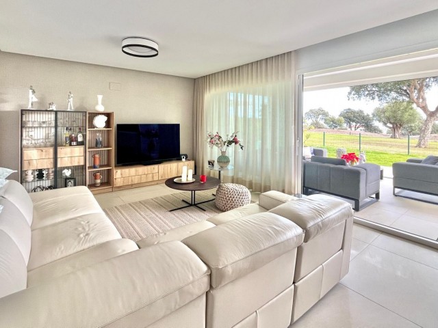 Apartamento con 3 Dormitorios  en San Roque Club