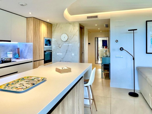 Apartamento con 3 Dormitorios  en San Roque Club