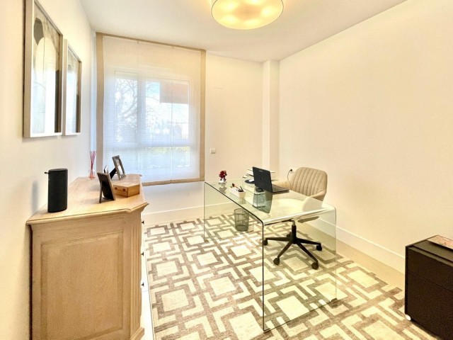 Apartamento con 3 Dormitorios  en San Roque Club