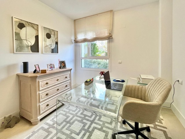 Apartamento con 3 Dormitorios  en San Roque Club