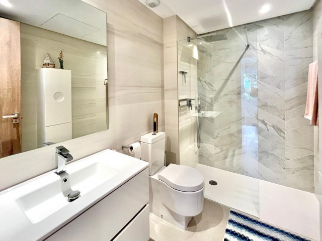 Apartamento con 3 Dormitorios  en San Roque Club