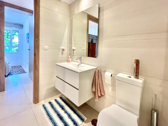 Apartamento con 3 Dormitorios  en San Roque Club