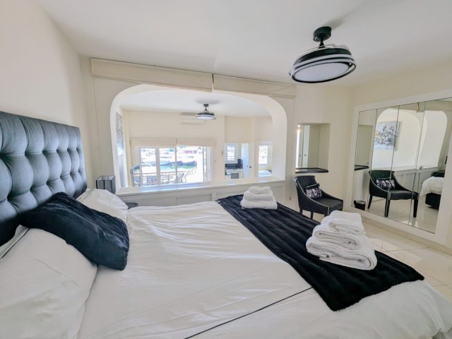 Penthouse avec 2 Chambres  à Puerto de Cabopino