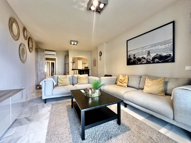 2 Bedrooms Apartment in Calahonda