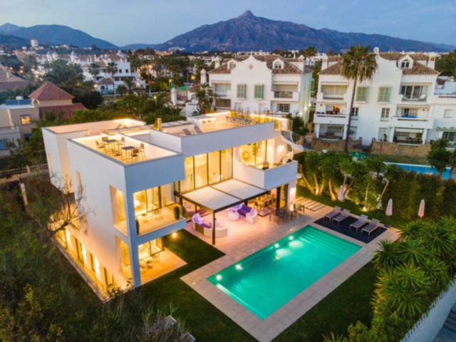 7 Sovrums Villa i Puerto Banús