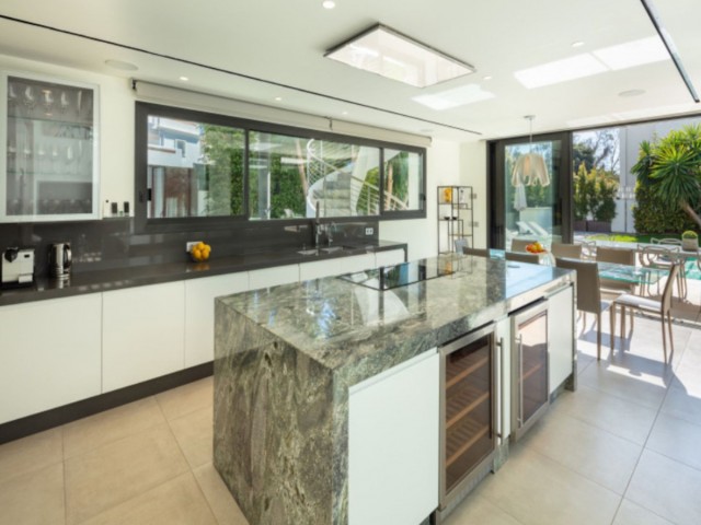 7 Sovrums Villa i Puerto Banús