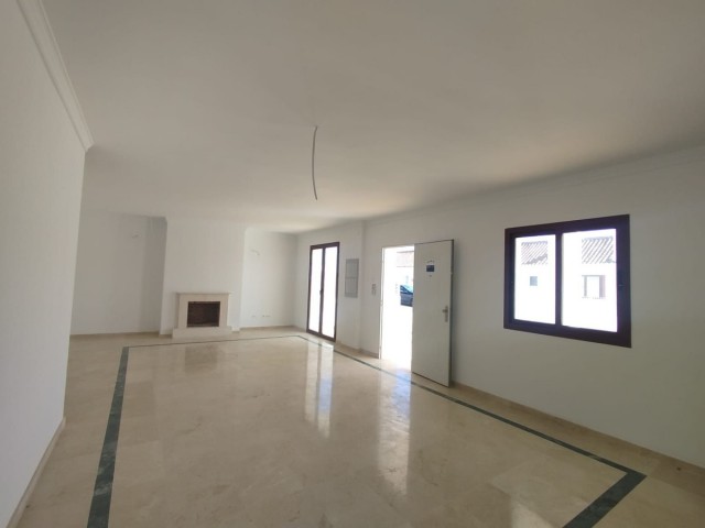 3 Slaapkamer Rijtjeshuis in Doña Julia
