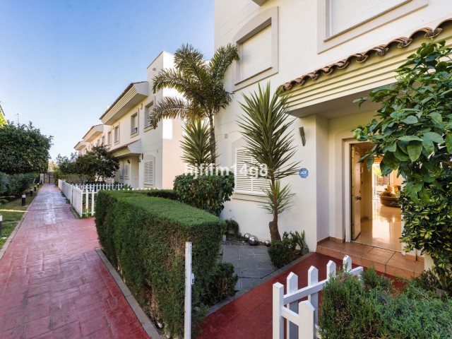 3 Bedrooms Townhouse in Nueva Andalucía