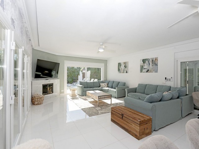 6 Bedrooms Villa in Benalmadena