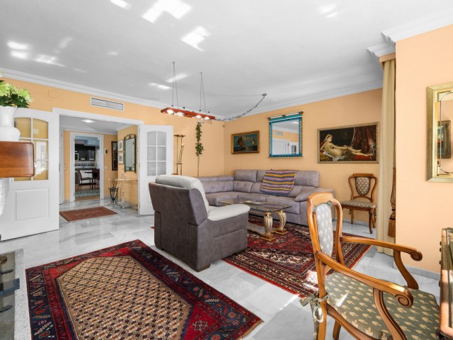 Apartamento con 3 Dormitorios  en Mijas
