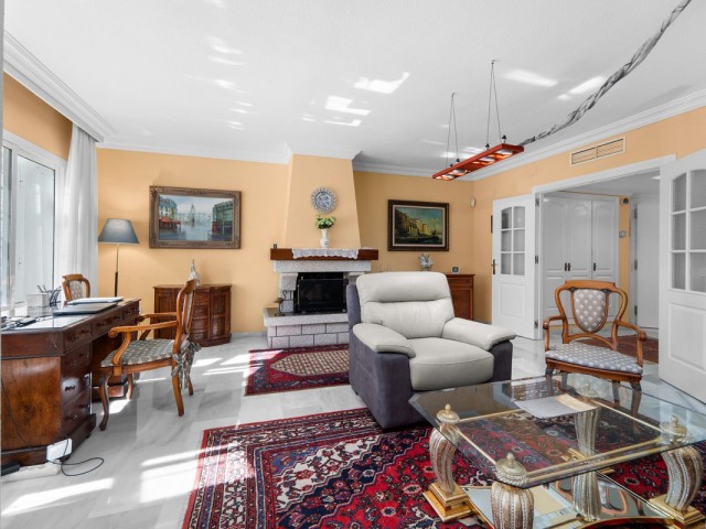 Apartamento con 3 Dormitorios  en Mijas