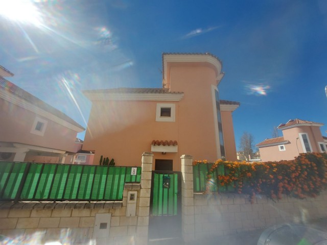 3 Schlafzimmer Reihenhaus in San Luis de Sabinillas