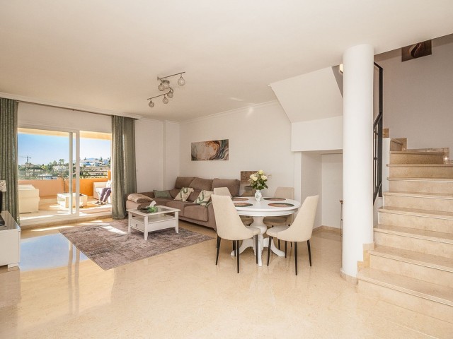 Penthouse avec 2 Chambres  à Elviria