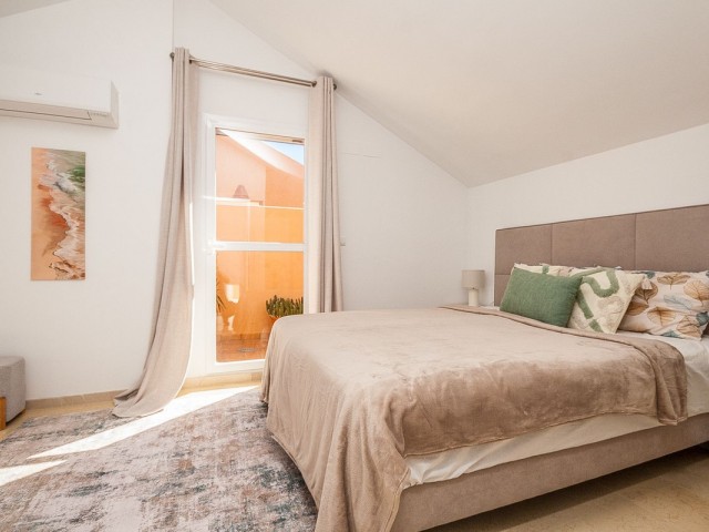 Penthouse avec 2 Chambres  à Elviria