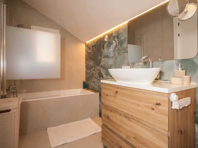 Penthouse avec 2 Chambres  à Elviria