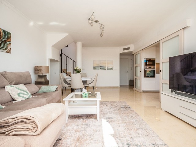 Penthouse avec 2 Chambres  à Elviria