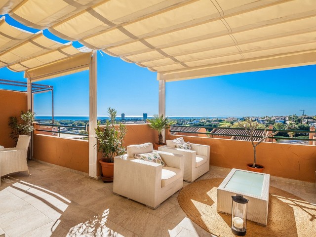 Penthouse avec 2 Chambres  à Elviria