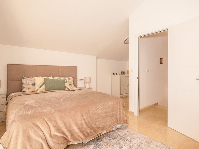 Penthouse avec 2 Chambres  à Elviria