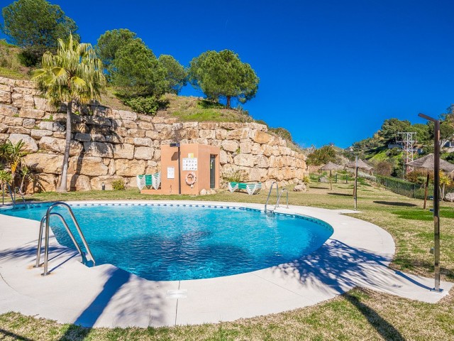 Penthouse avec 2 Chambres  à Elviria