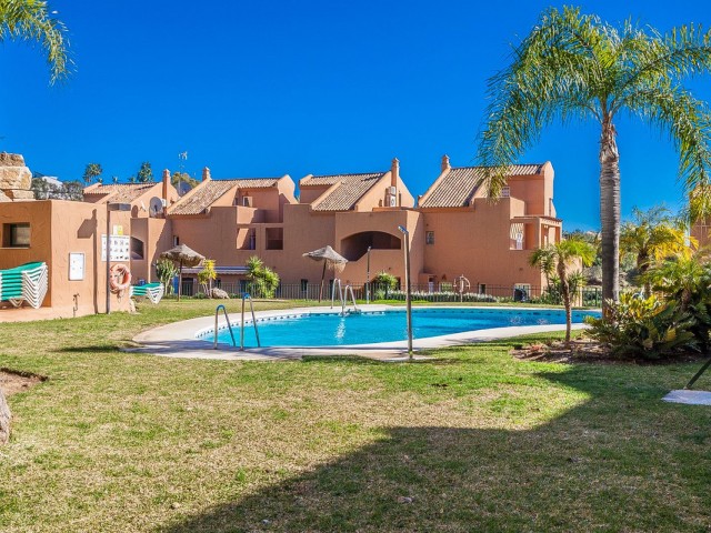 Penthouse avec 2 Chambres  à Elviria