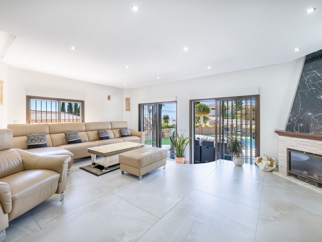 4 Bedrooms Villa in Benalmadena