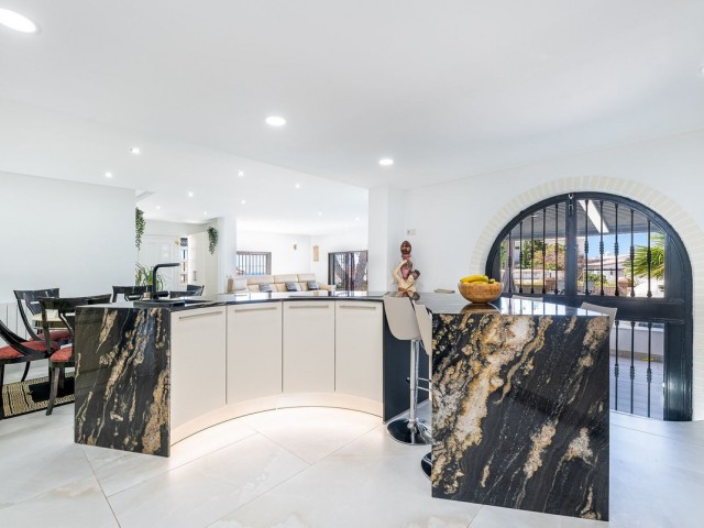 4 Bedrooms Villa in Benalmadena