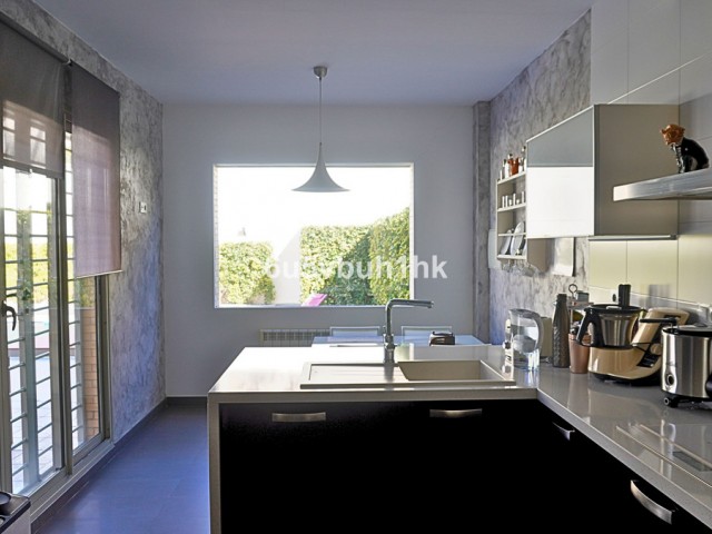 Maison mitoyenne avec 5 Chambres  à Málaga