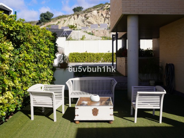 Maison mitoyenne avec 5 Chambres  à Málaga
