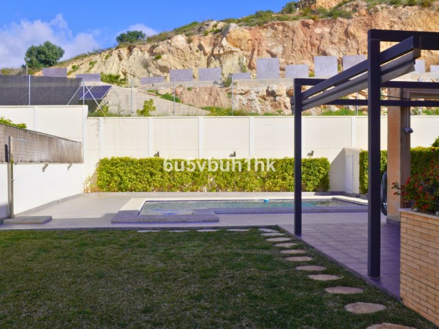 Maison mitoyenne avec 5 Chambres  à Málaga