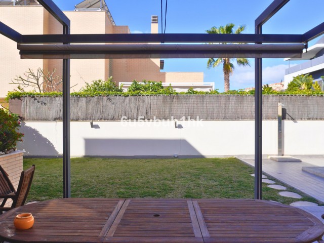 Maison mitoyenne avec 5 Chambres  à Málaga