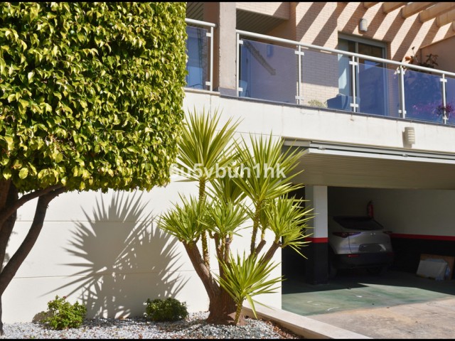 Maison mitoyenne avec 5 Chambres  à Málaga