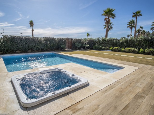 Villa avec 4 Chambres  à New Golden Mile