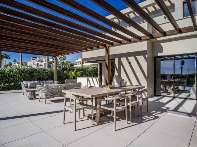 Villa avec 4 Chambres  à New Golden Mile