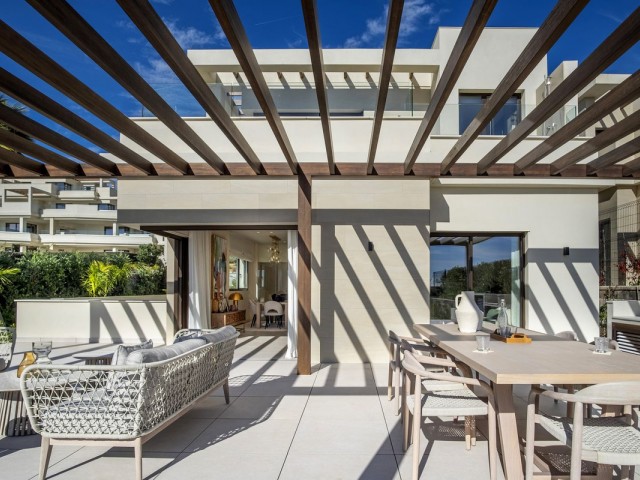 Villa avec 4 Chambres  à New Golden Mile