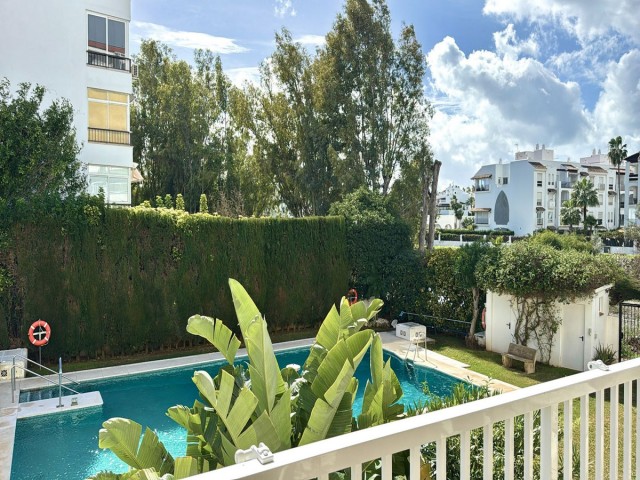 Apartamento con 2 Dormitorios  en Puerto Banús