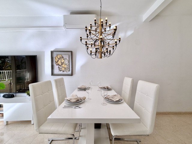 Apartamento con 2 Dormitorios  en Puerto Banús