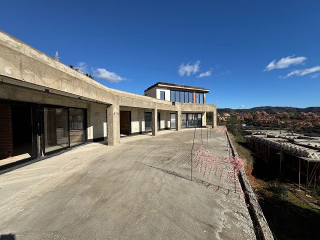 4 Bedrooms Villa in Elviria