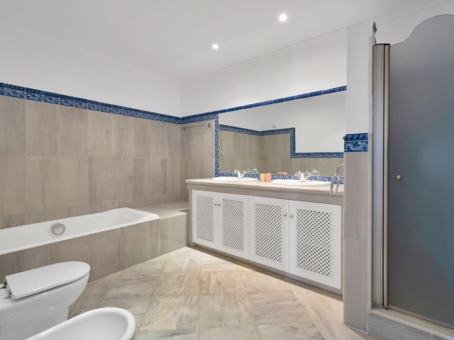 3 Bedrooms Townhouse in Benahavís