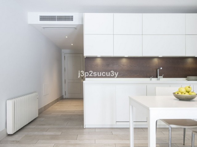 Apartment, Guadalmina Baja, R5310721