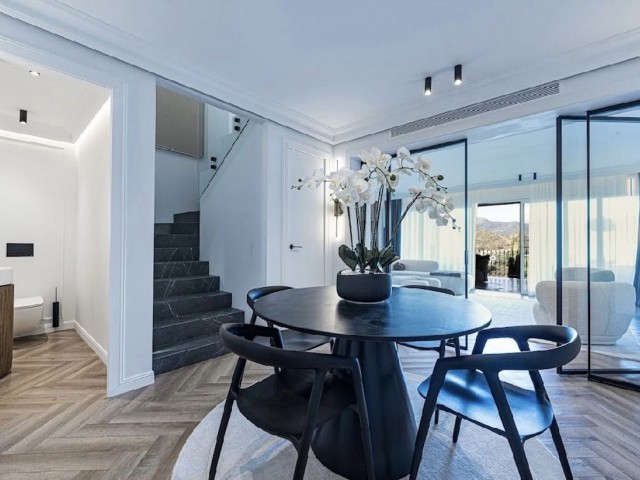 3 Bedrooms Townhouse in Benahavís
