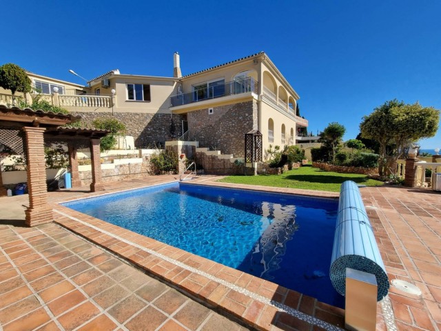 5 Bedrooms Villa in Benalmadena